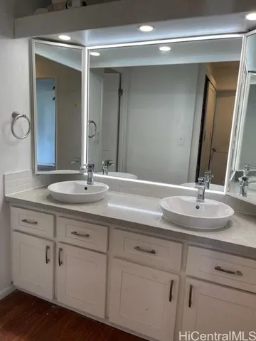 a bathroom with double vanity sinks and a mirror