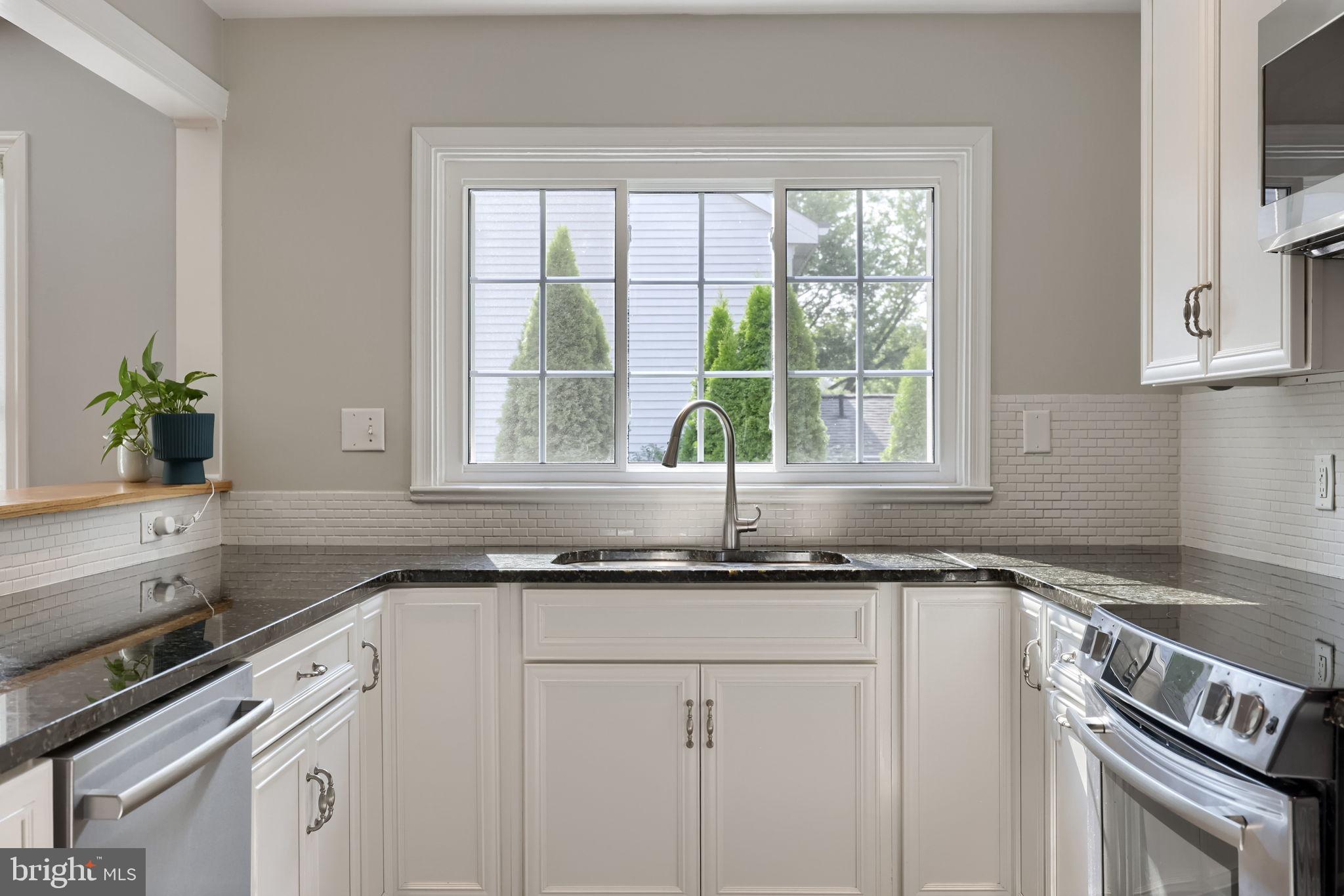 1306 Hillcrest Road Lancaster, PA 17603 - Photo 16 of 48