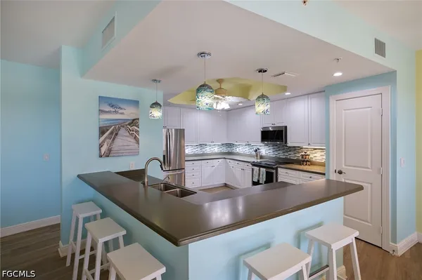 $6,885 | 5702 Cape Harbour Drive, Unit 204, Cape Coral, FL 33914