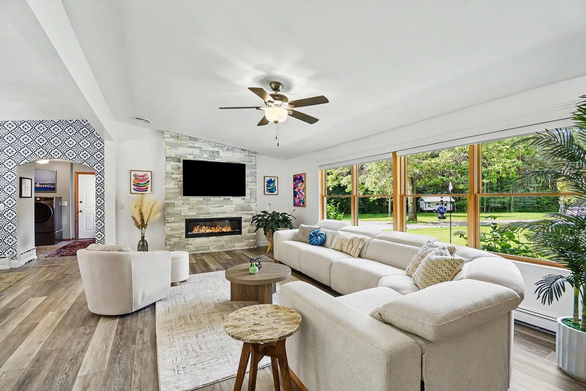 6333 Blackmar Road Bridgeport, MI 48722 - Photo 7 of 32 Living Room
