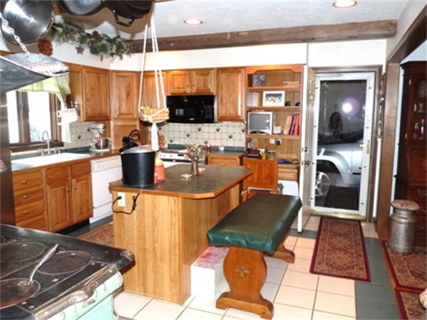 100 East Charlton Road Spencer, MA 01562 - Photo 5 of 30 Gallery Image 5