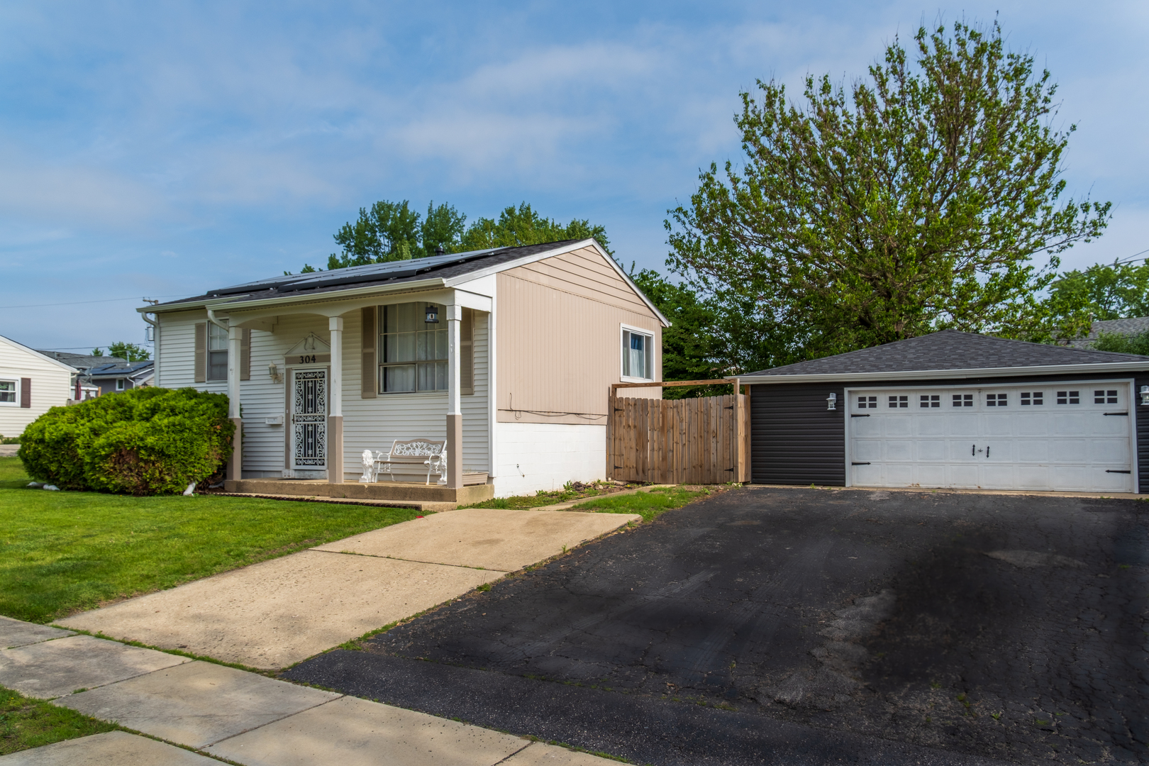 304 Hamrick Avenue Romeoville, IL 60446 - Photo 2 of 23