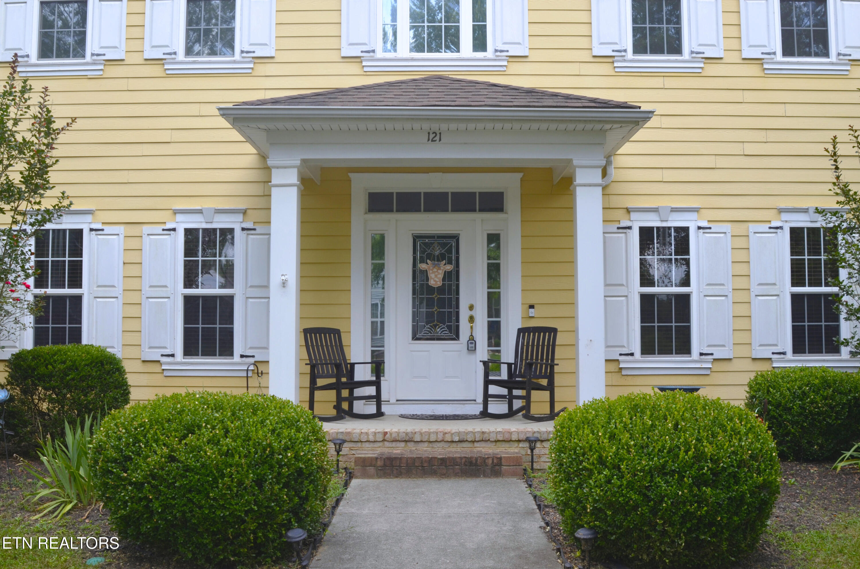 121 Fallberry Street Oak Ridge, TN 37830 - Photo 3 of 53 95715968-7d38-48b5-a70f-9cf4ff385a9a