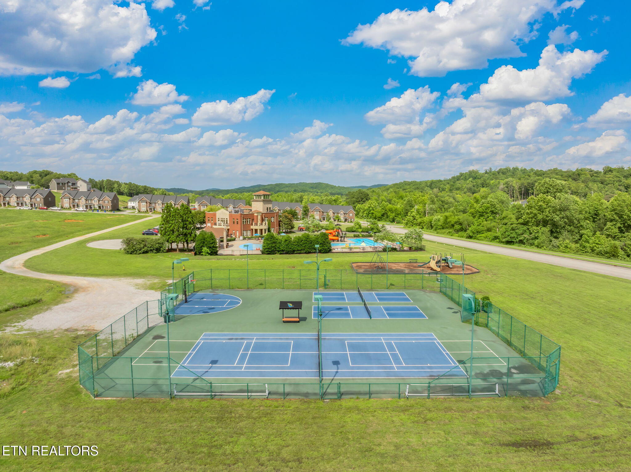 121 Fallberry Street Oak Ridge, TN 37830 - Photo 47 of 53 29-web-or-mls-134 Pineberry Street-28