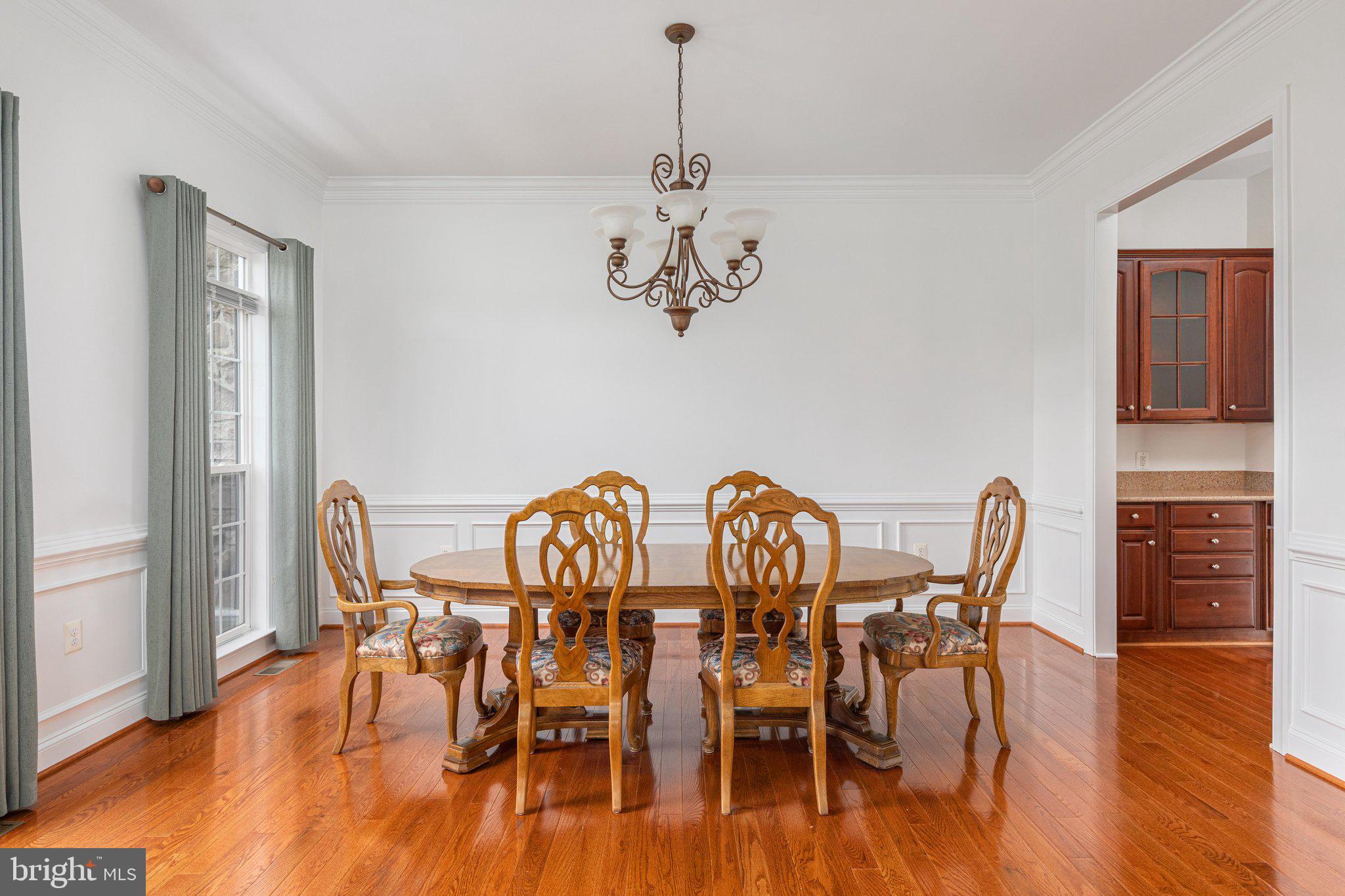 38786 Rambling Farm Drive Hamilton, VA 20158 - Photo 12 of 97 Room for plenty of guests in this dining room
