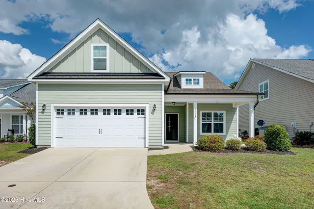 $470,000 | 112 North Lamplighters Walk, Hampstead, NC 28443