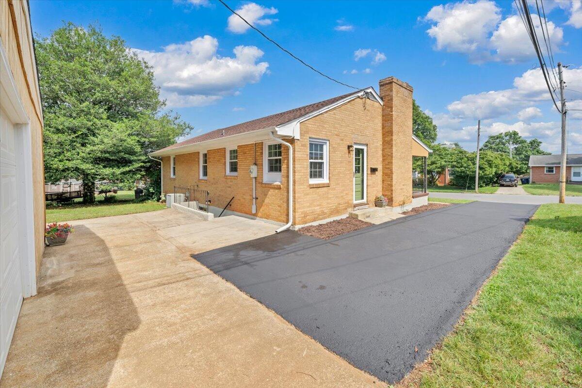 3308 Frontier Road Northwest Roanoke, VA 24012 - Photo 31 of 37 35-MIB01253
