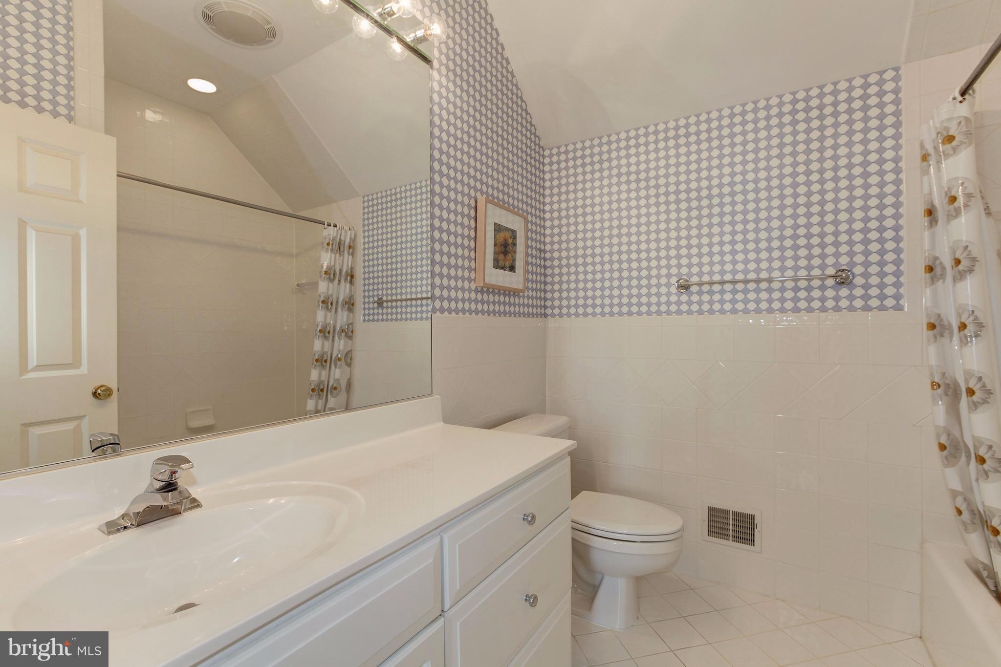10020 Counselman Road Potomac, MD 20854 - Photo 18 of 30 Bath