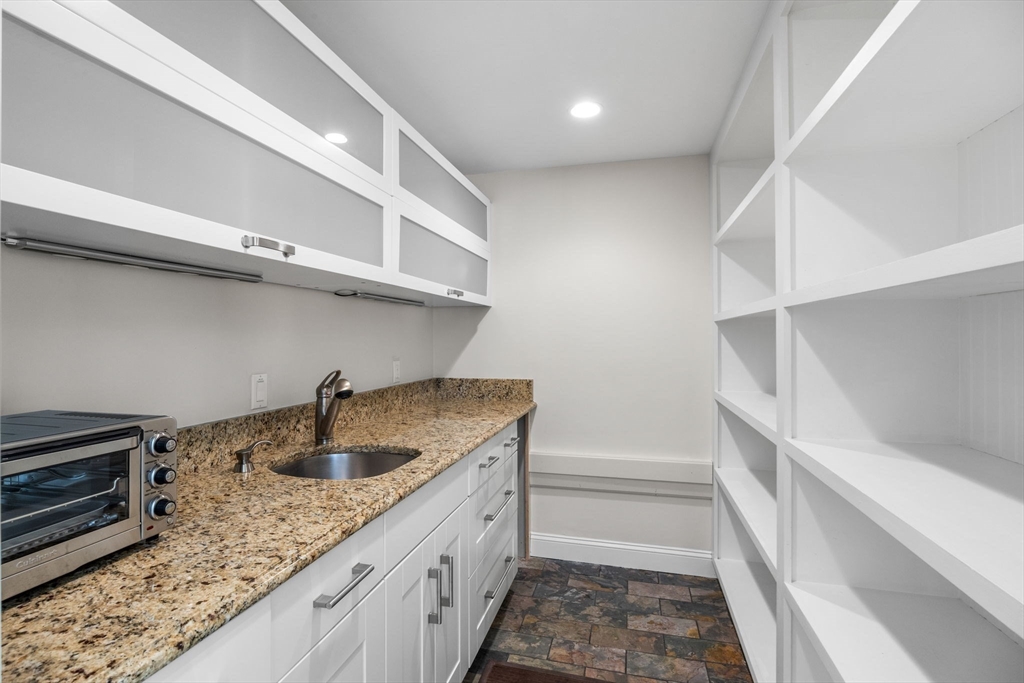 4 Aunt Edith's Road Yarmouth, MA 02664 - Photo 9 of 42 Gallery Image 9