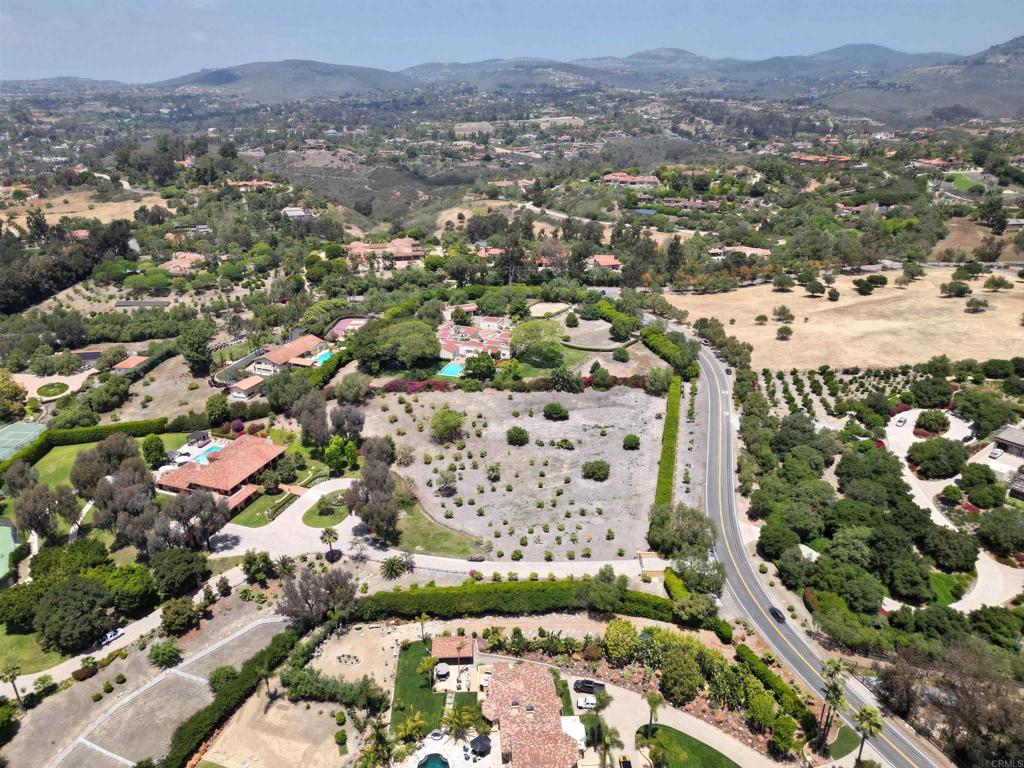 18220 Via De Fortuna Rancho Santa Fe, CA 92091 - Photo 3 of 5