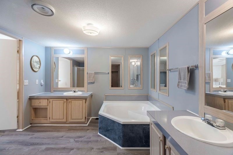 135 Feather Ridge Rd Center Point Center Point, TX 78010 - Photo 18 of 23 Primary Bath