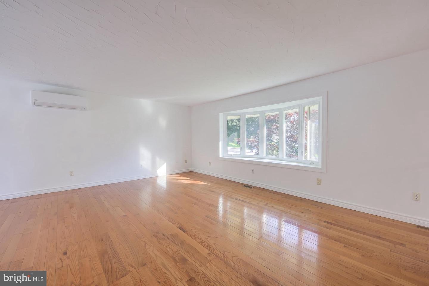 3495 Edenbridge Road York, PA 17402 - Photo 3 of 42 Gallery Image 3