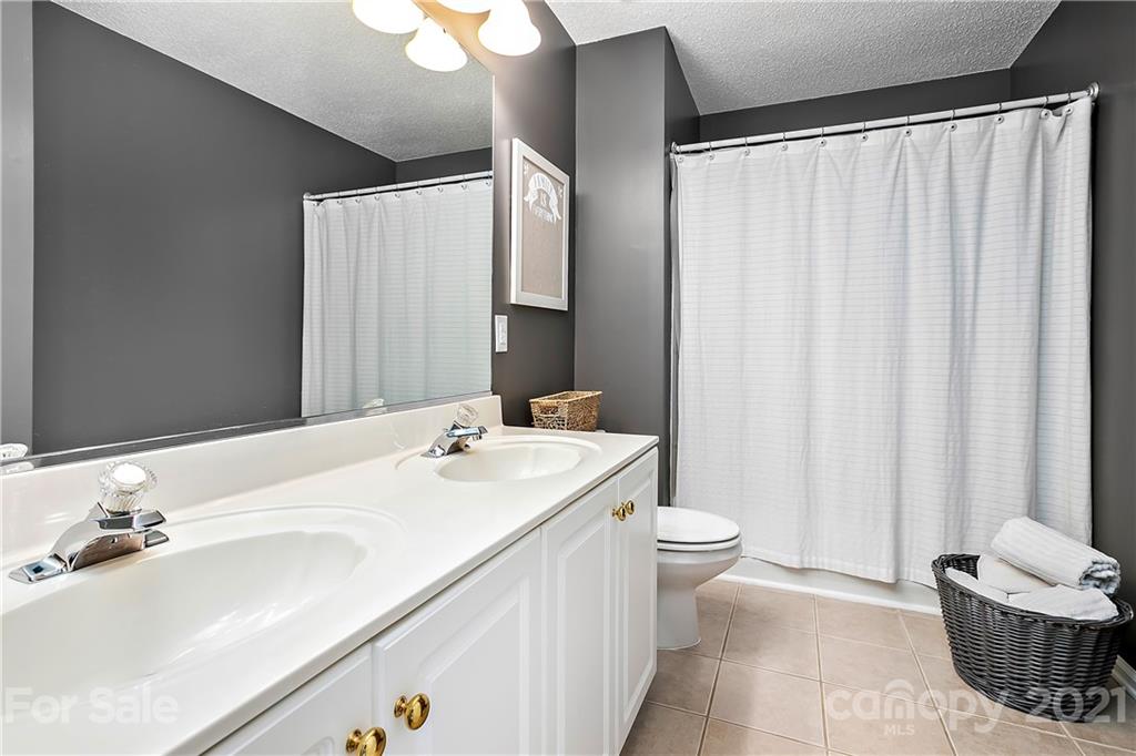 883 Knightsbridge Road Fort Mill, SC 29708 - Photo 15 of 20 a bathroom with a sink and a mirror