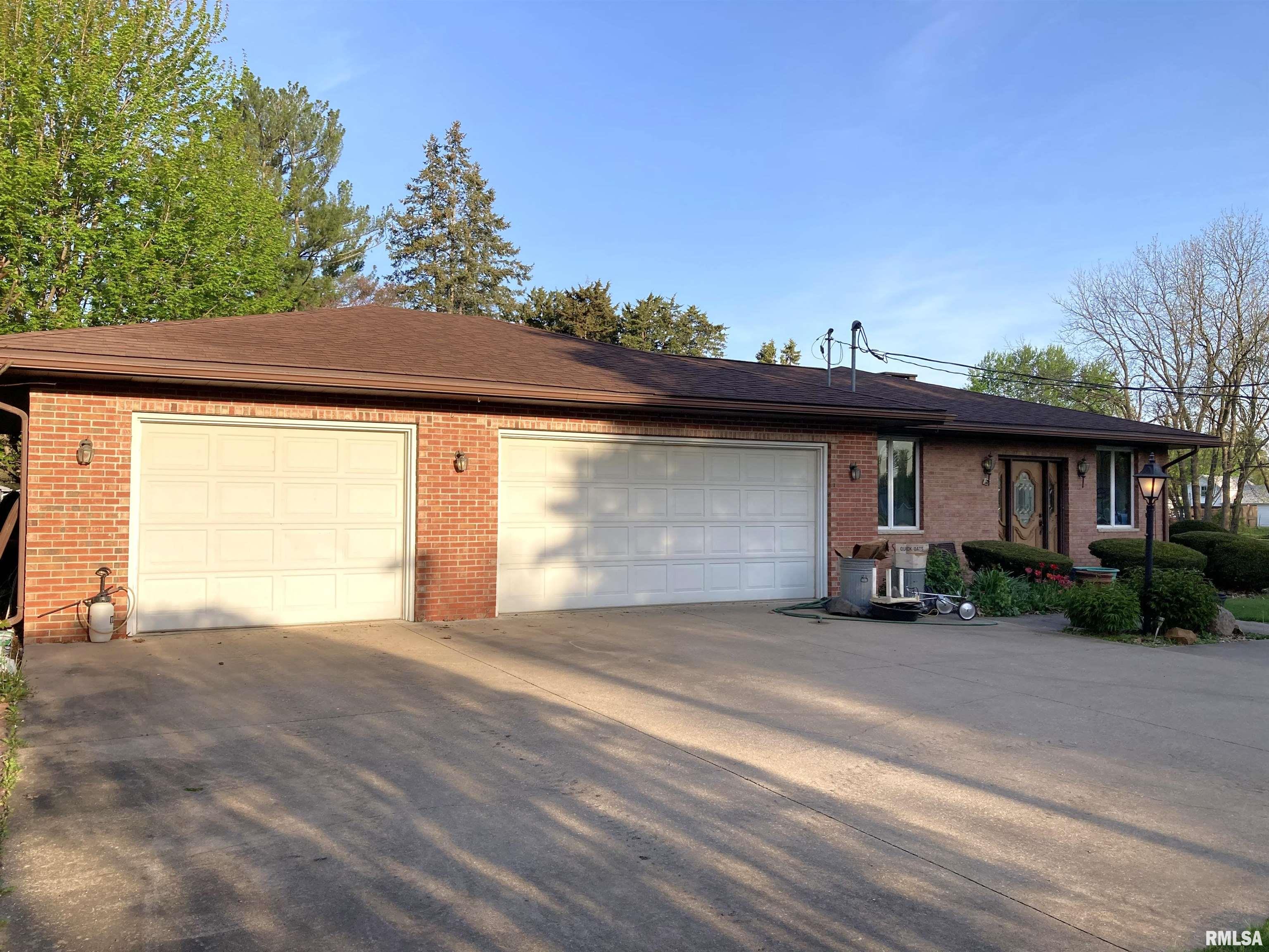 224 East Victoria Street Wataga, IL 61488 - Photo 4 of 40