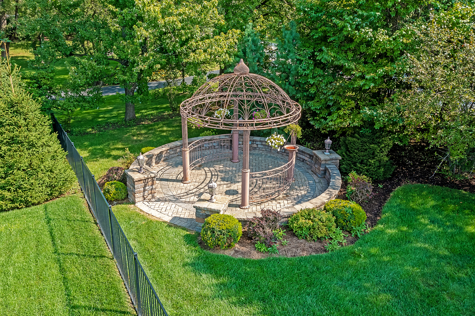 21 Ashton Drive Burr Ridge, IL 60527 - Photo 34 of 45 a view of a garden with a house