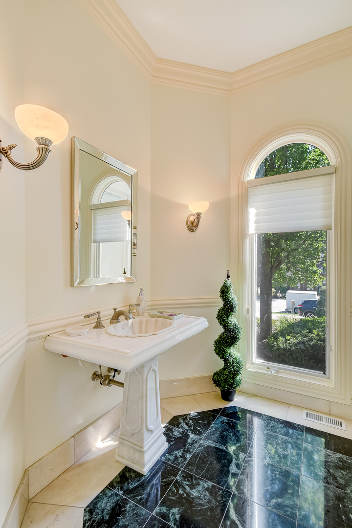 21 Ashton Drive Burr Ridge, IL 60527 - Photo 10 of 45 a bathroom with a sink and a mirror