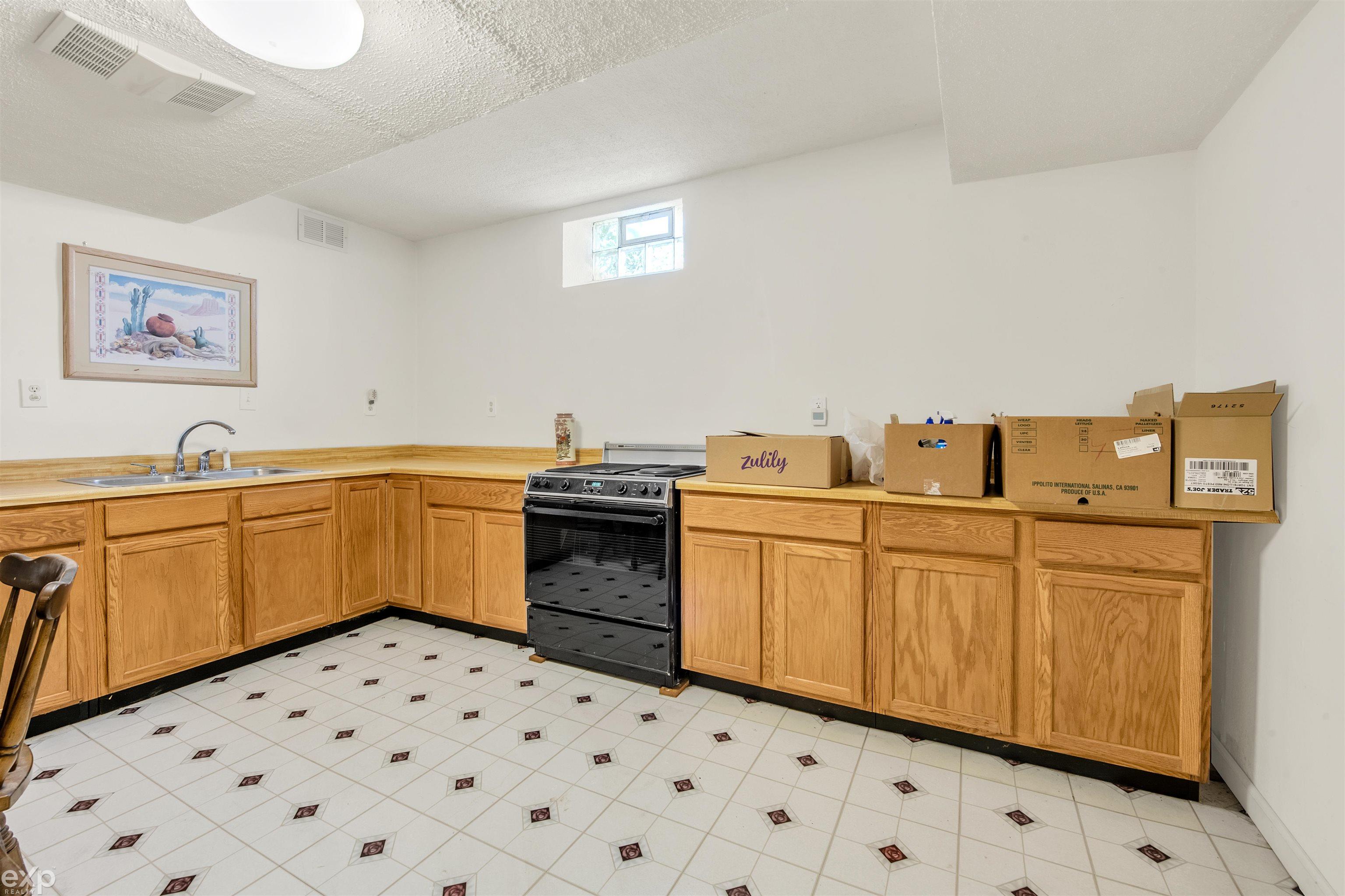 23890 Hall Road Woodhaven, MI 48183 - Photo 14 of 39