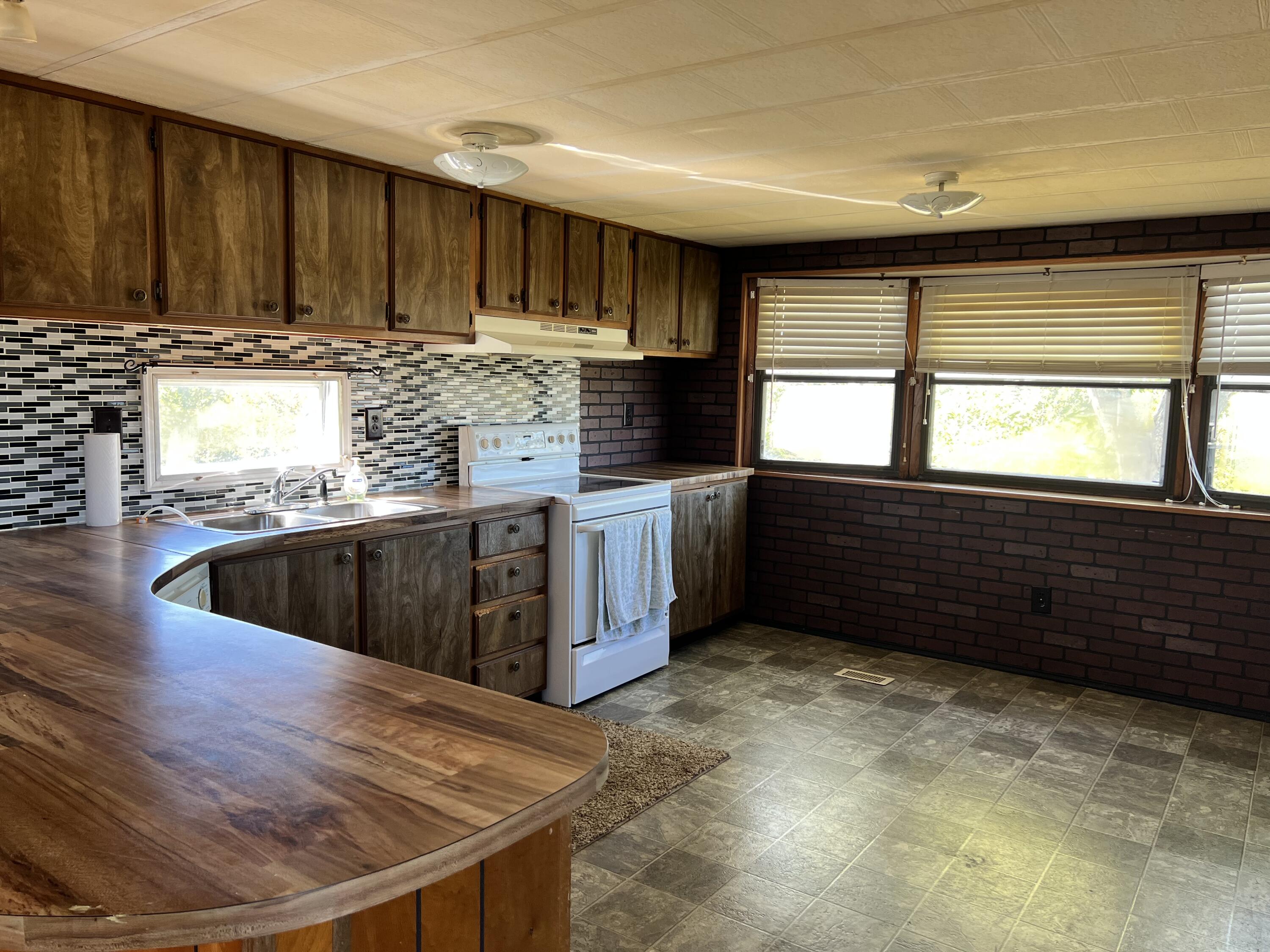430 Weems Chapel Road Mosheim, TN 37818 - Photo 5 of 32 DD07E9ED-9EAA-4FE3-AB3F-BA2537C6068E