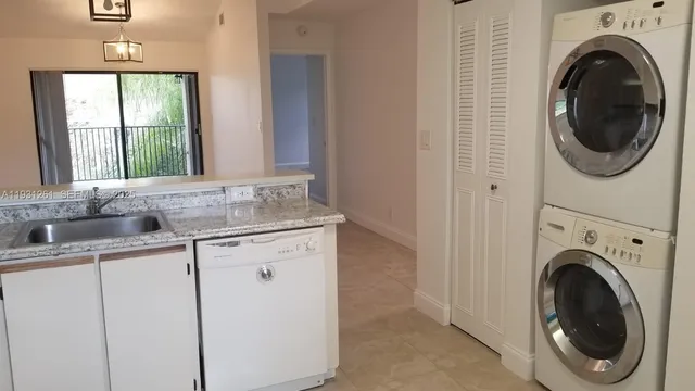 $2,200 | Jacaranda, Plantation, FL 33322