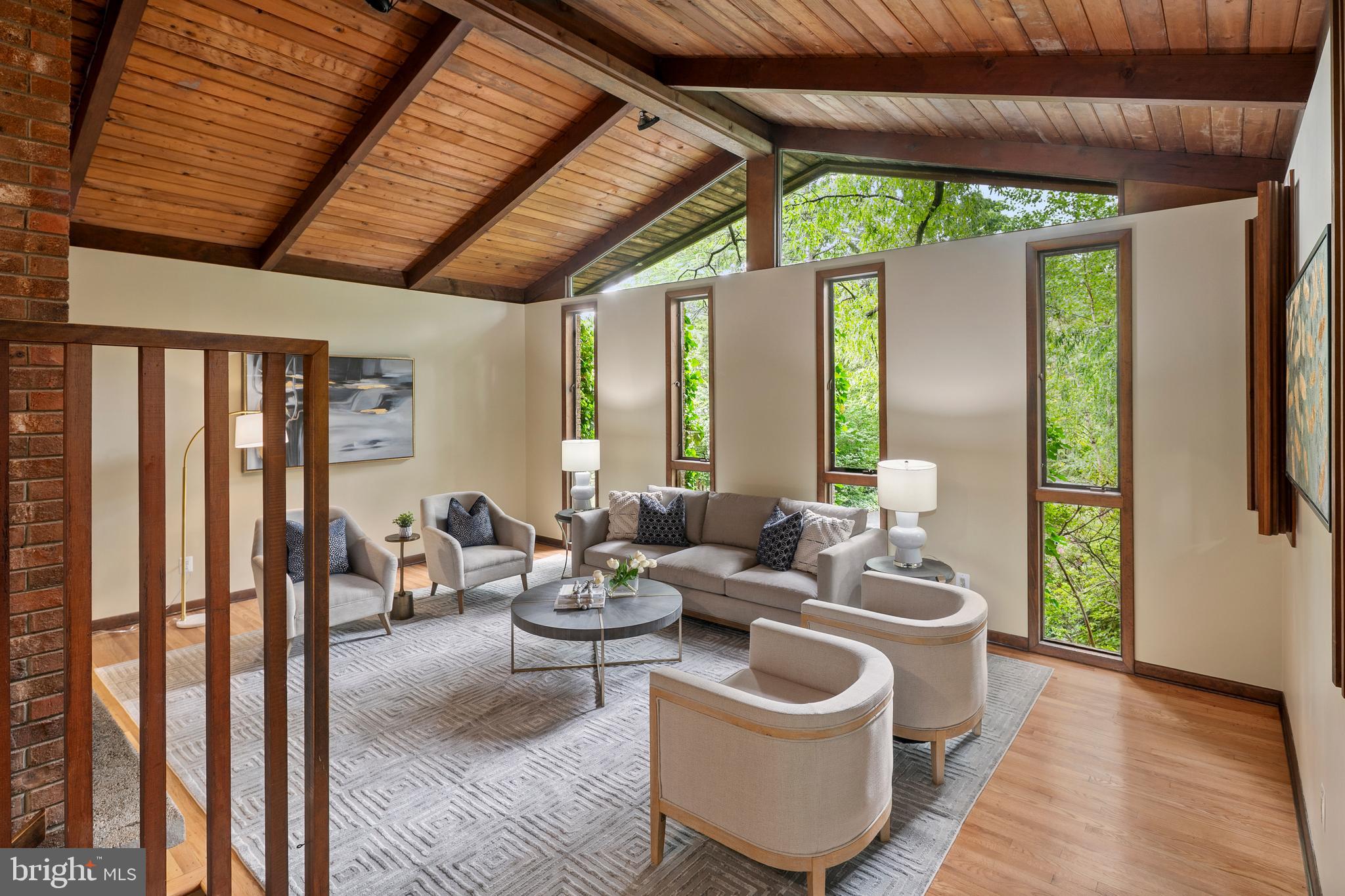 2825 Lorcom Lane Arlington, VA 22207 - Photo 11 of 63 Spacious living room
