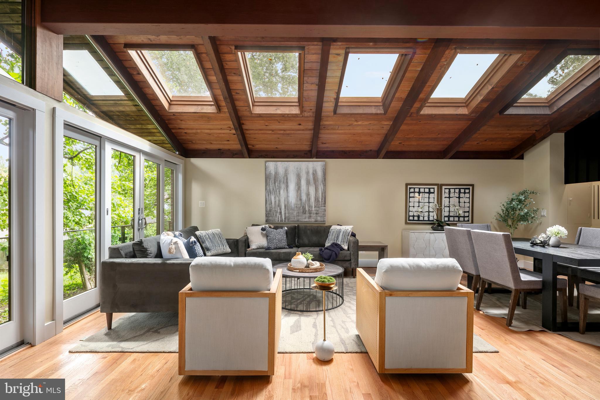 2825 Lorcom Lane Arlington, VA 22207 - Photo 28 of 63 a living room with furniture and large windows