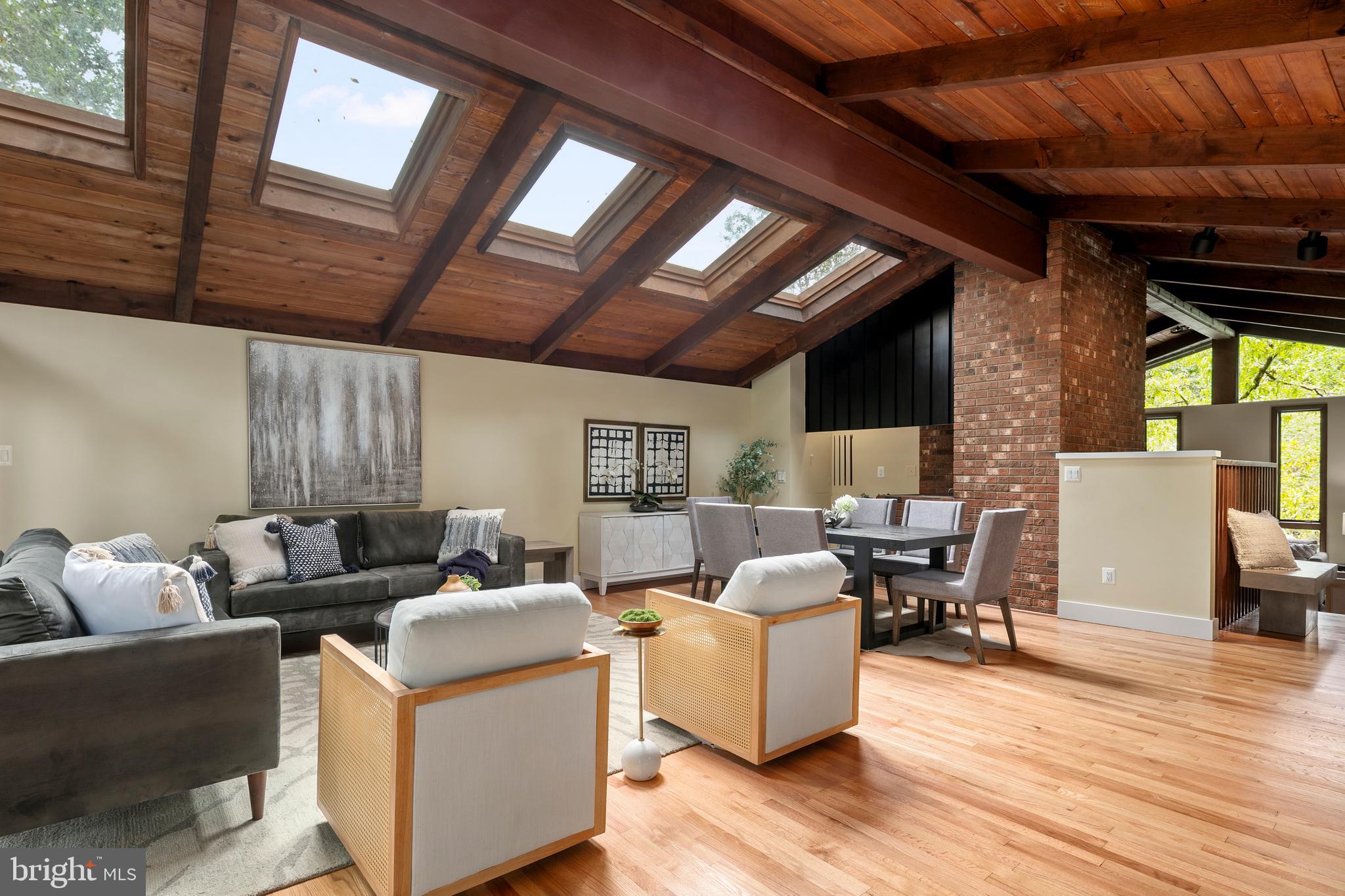 2825 Lorcom Lane Arlington, VA 22207 - Photo 29 of 63 a living room with furniture and a wooden floor
