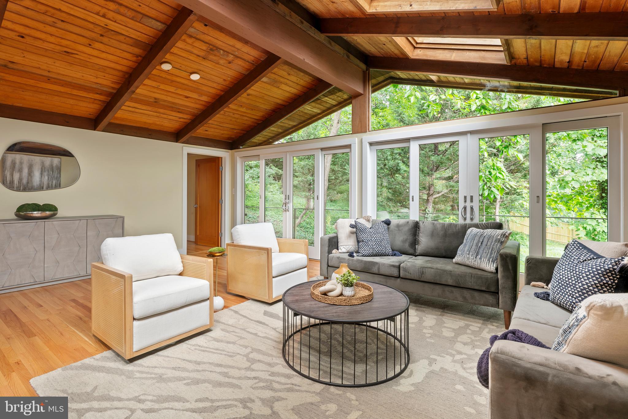 2825 Lorcom Lane Arlington, VA 22207 - Photo 31 of 63 a living room with furniture and a large window