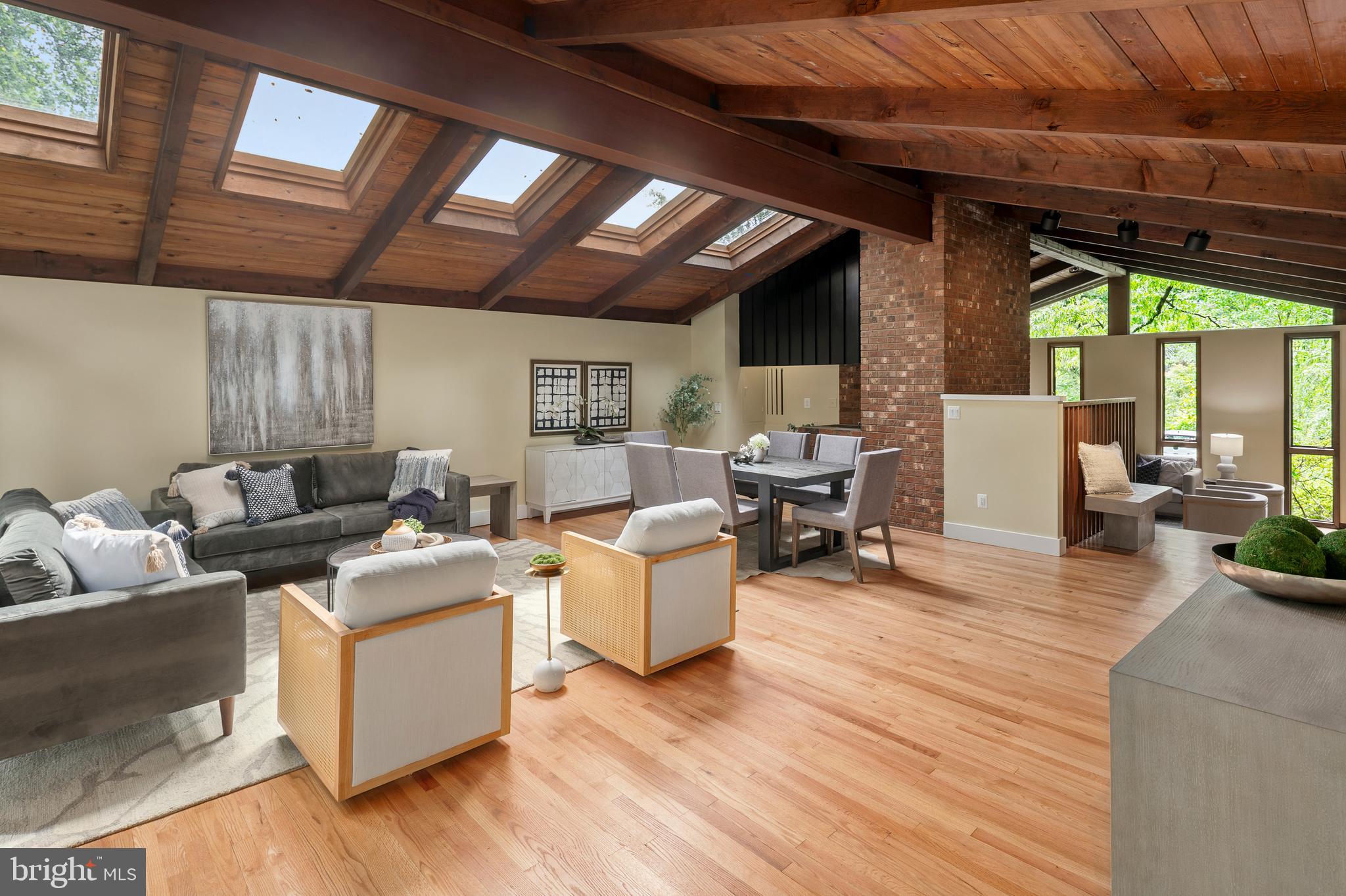2825 Lorcom Lane Arlington, VA 22207 - Photo 34 of 63 a living room with furniture and a wooden floor