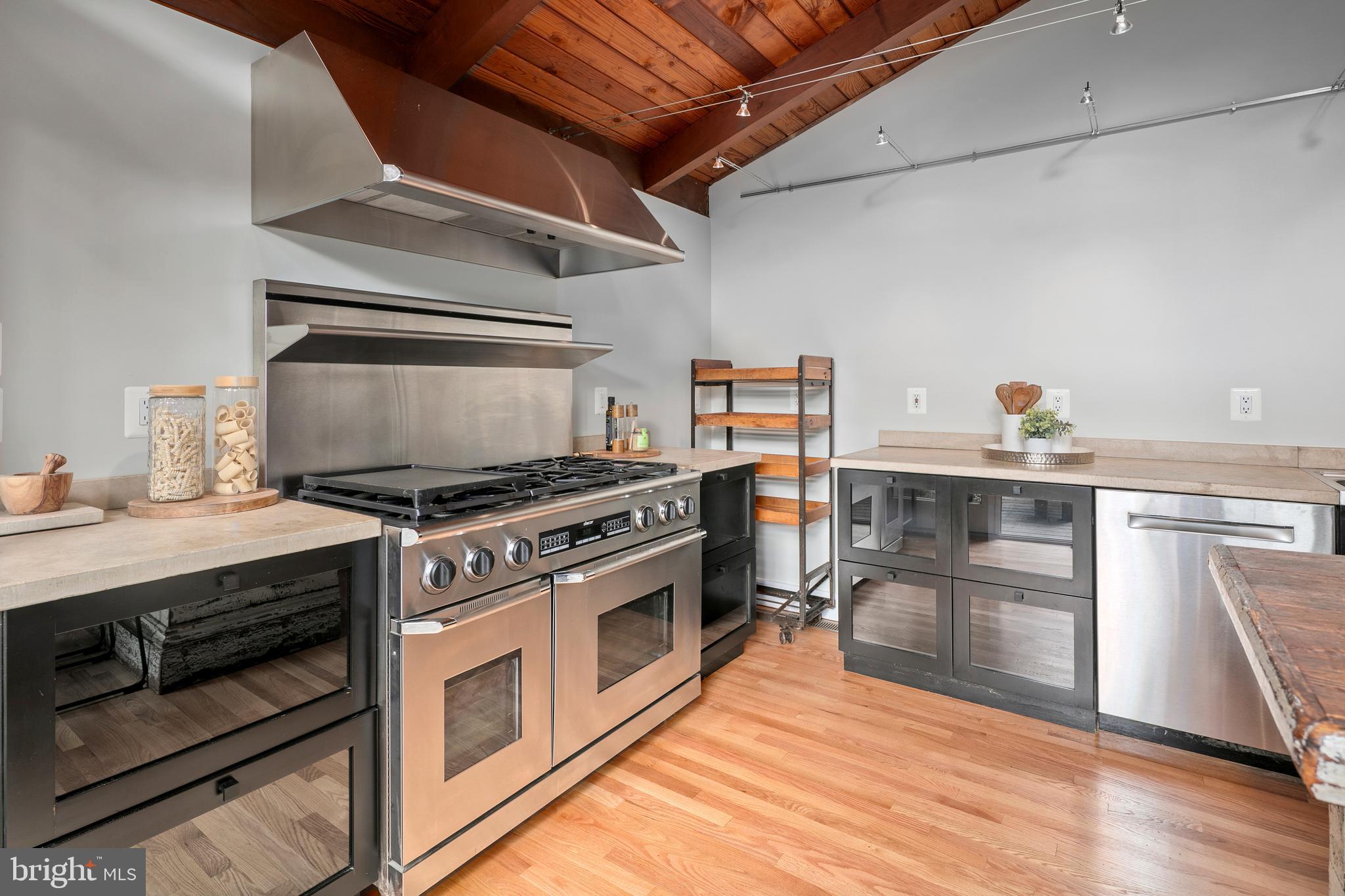 2825 Lorcom Lane Arlington, VA 22207 - Photo 42 of 63 High-end lux appliances