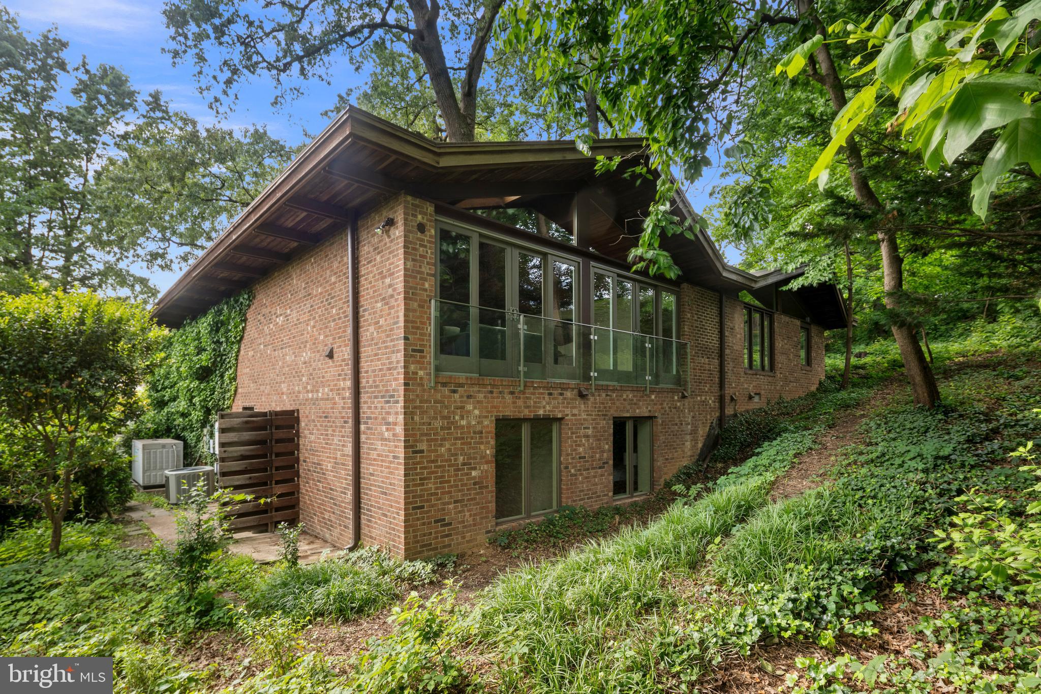 2825 Lorcom Lane Arlington, VA 22207 - Photo 62 of 63 a view of a house with a large tree