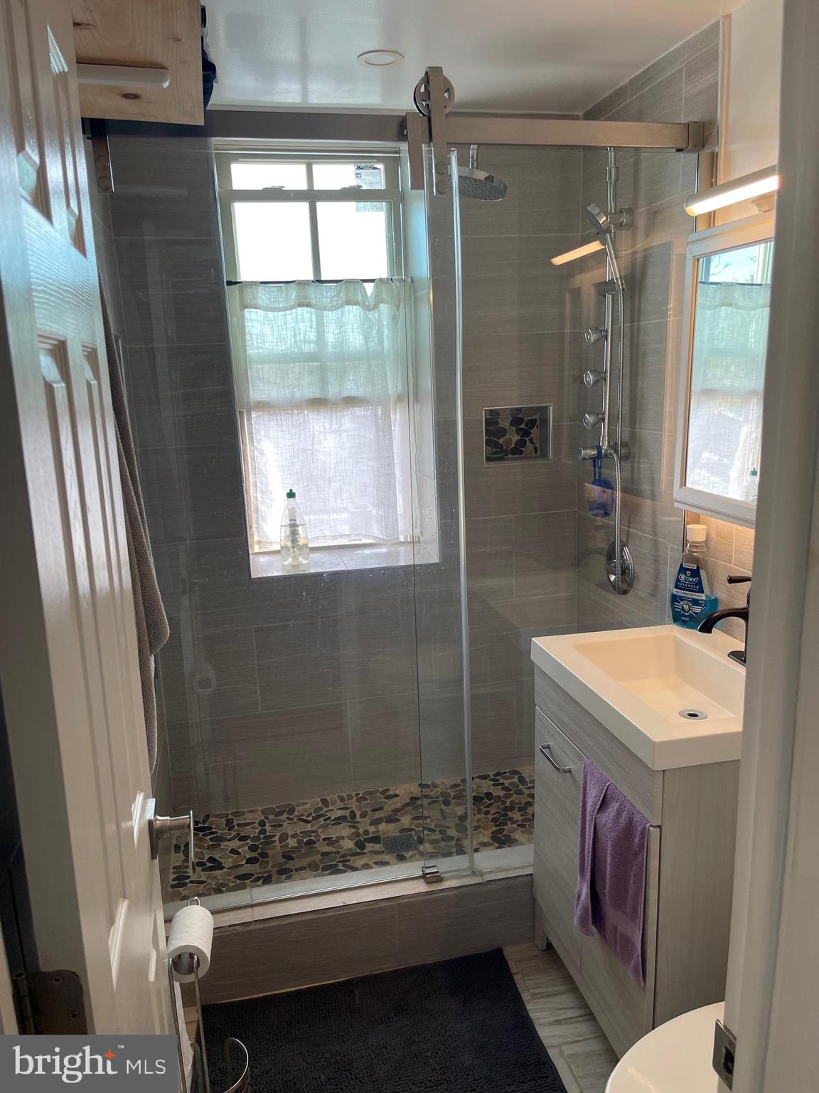 1451 Park Road Northwest, Unit 402 Washington, DC 20010 - Photo 15 of 18 bathroom