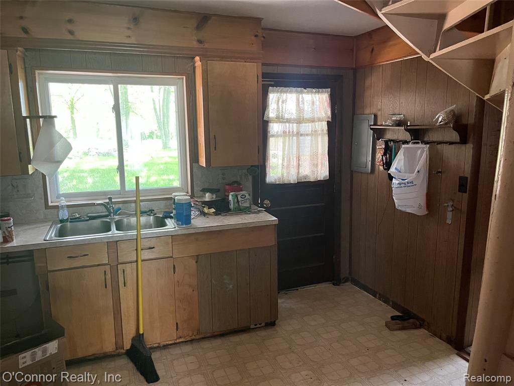 3909 Burtch Road Fort Gratiot, MI 48059 - Photo 10 of 19