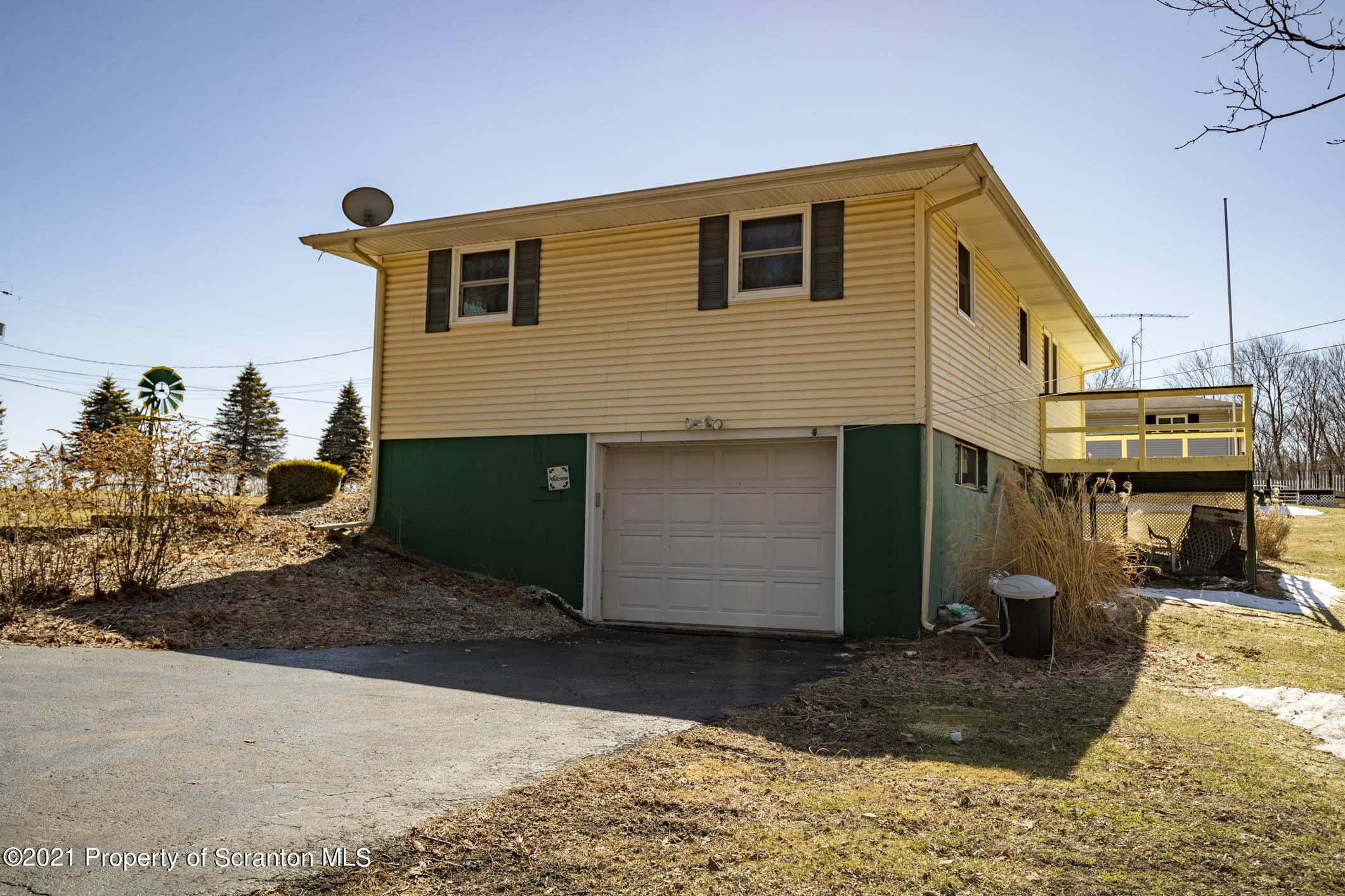 417 Cemetery Road Moscow, PA 18444 - Photo 34 of 41 Gallery Image 34
