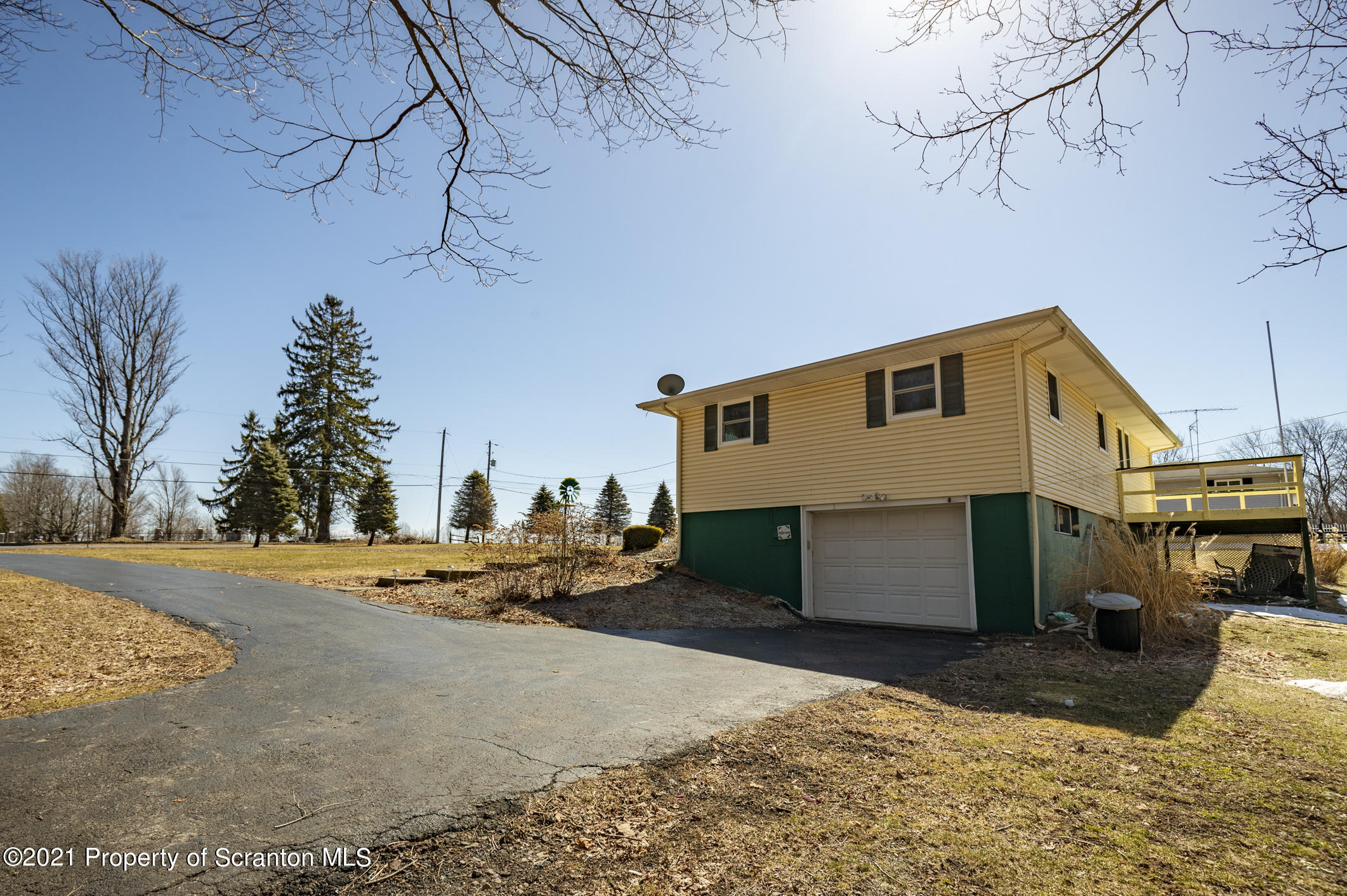417 Cemetery Road Moscow, PA 18444 - Photo 35 of 41 Gallery Image 35