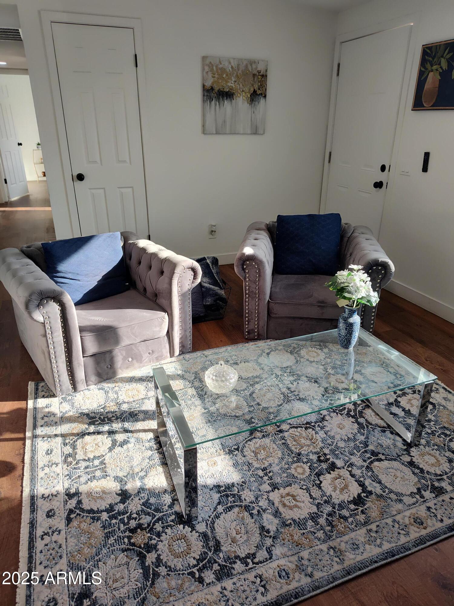 408 Hartford Road Kearny, AZ 85137 - Photo 2 of 20 a living room with furniture