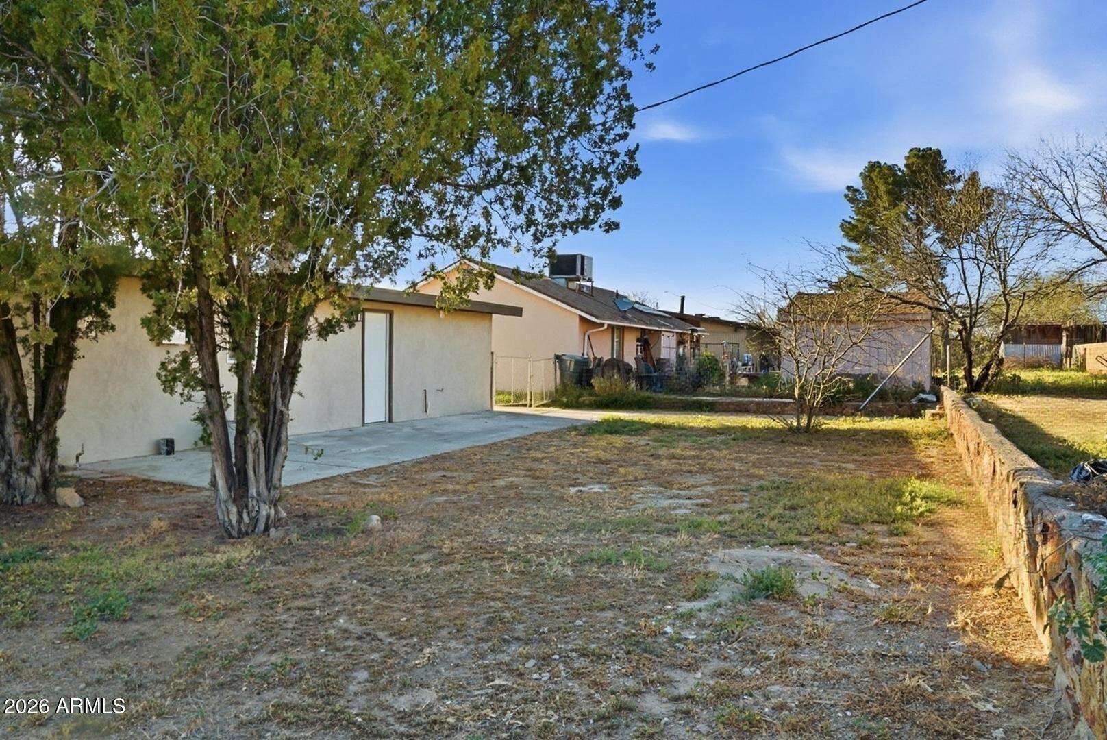 408 Hartford Road Kearny, AZ 85137 - Photo 6 of 27 a view of a house with a yard