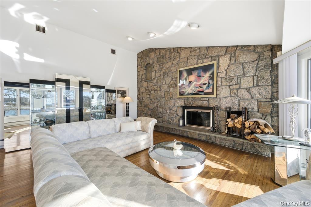 3094 Riverside Drive Wantagh, NY 11793 - Photo 15 of 46