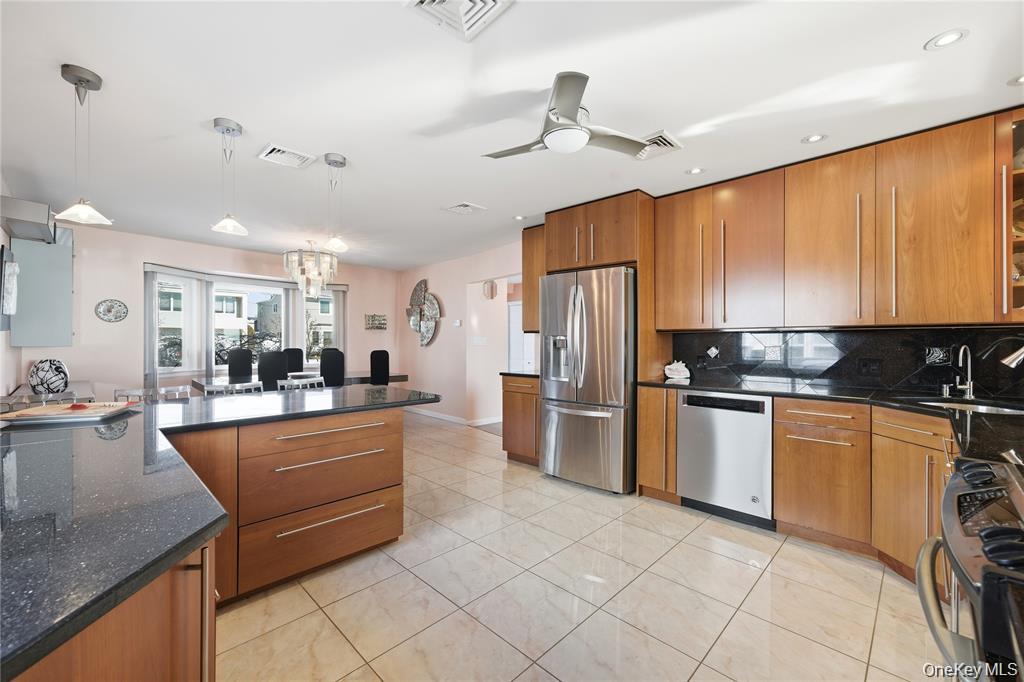 3094 Riverside Drive Wantagh, NY 11793 - Photo 19 of 46