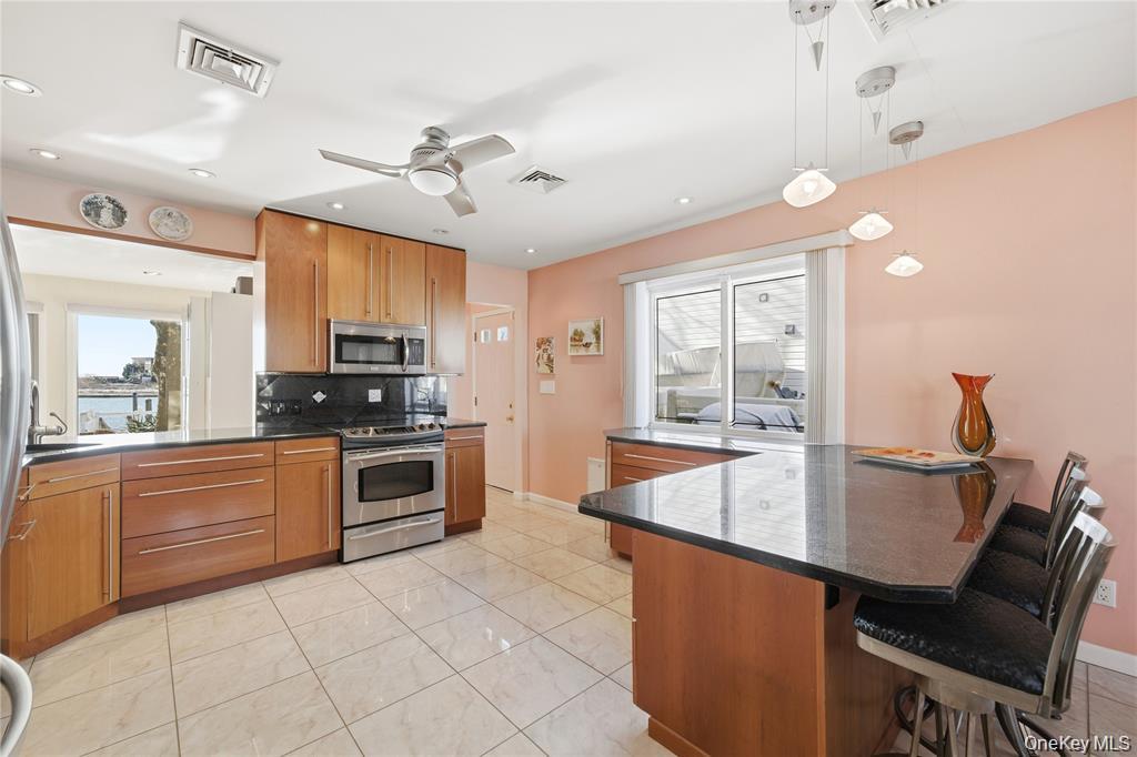 3094 Riverside Drive Wantagh, NY 11793 - Photo 21 of 46