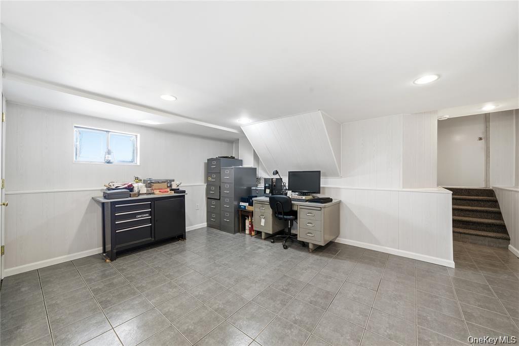 3094 Riverside Drive Wantagh, NY 11793 - Photo 33 of 46