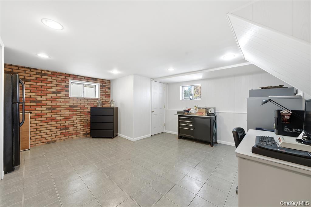 3094 Riverside Drive Wantagh, NY 11793 - Photo 35 of 46