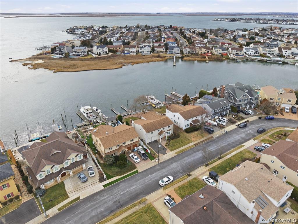 3094 Riverside Drive Wantagh, NY 11793 - Photo 41 of 46