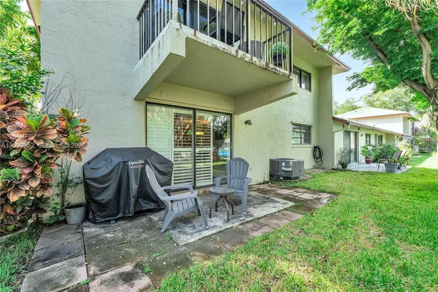 $299,999 | 1759 Northeast 39th Court, Unit 1301, Pompano Beach, FL 33064