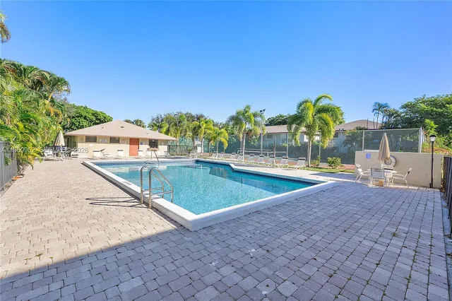$299,999 | 1759 Northeast 39th Court, Unit 1301, Pompano Beach, FL 33064