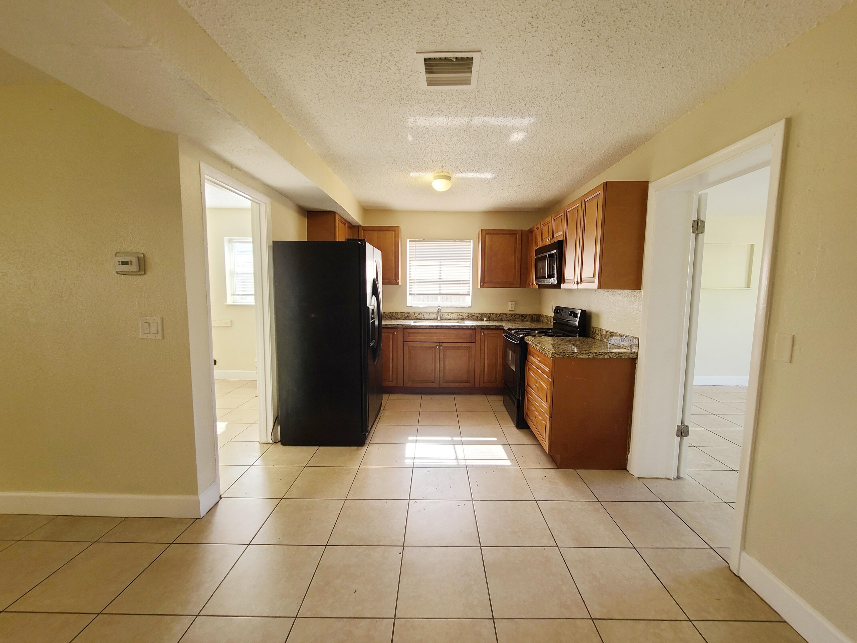 146 West 17th Street Riviera Beach, FL 33404 - Photo 4 of 18 Kitchen
