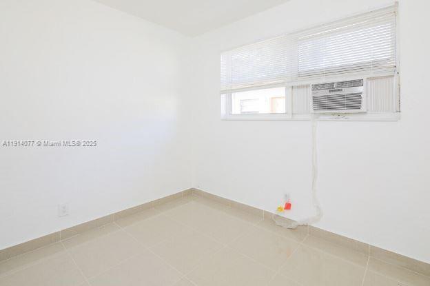 309 Phippen Waiters Road, Unit 1 Dania Beach, FL 33004 - Photo 7 of 8 an empty room with a window