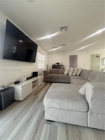 $2,500 | 820 North Trebol Street, Clewiston, FL 33440