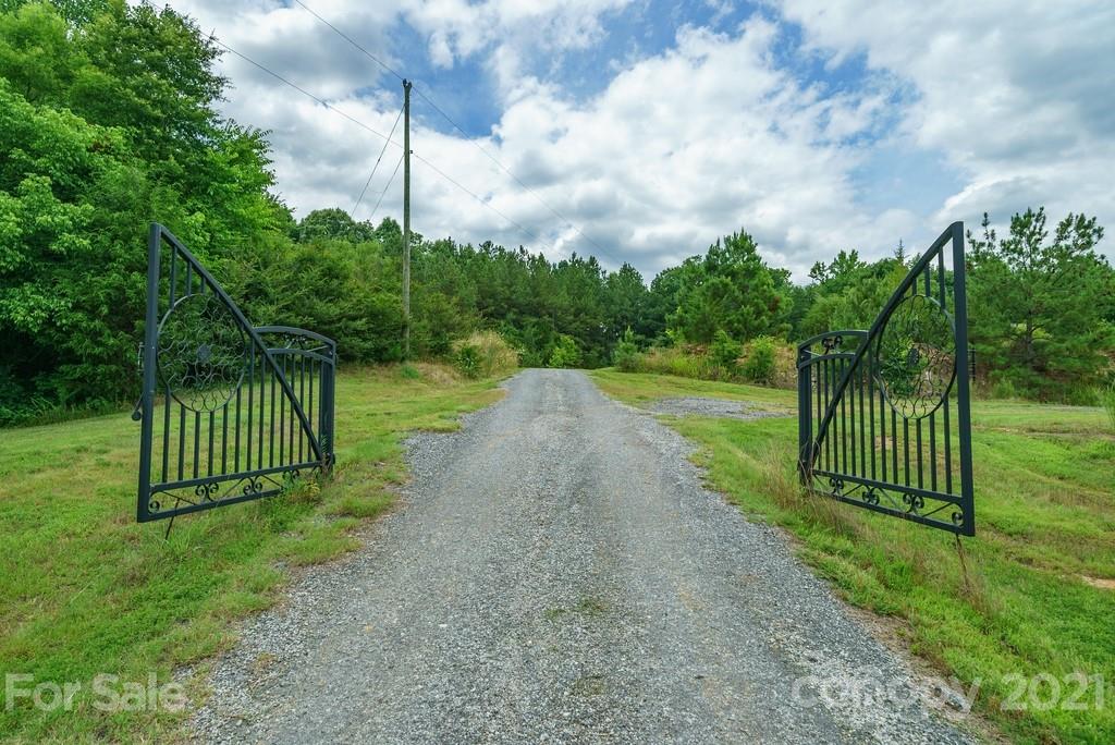 1094 West End Road Chester, SC 29706 - Photo 23 of 37 a view of a park with large trees