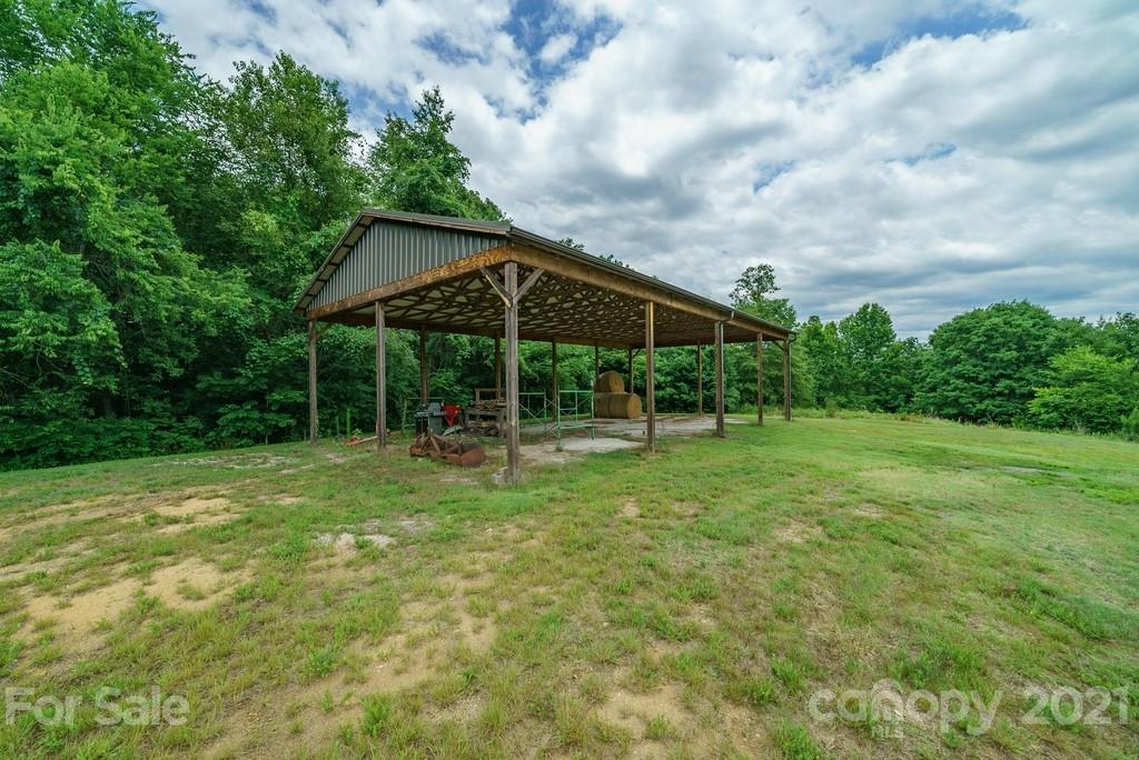 1094 West End Road Chester, SC 29706 - Photo 26 of 37 a view of backyard with green space