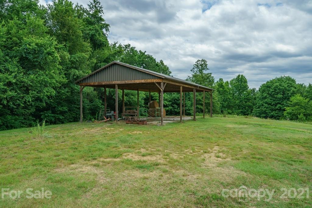 1094 West End Road Chester, SC 29706 - Photo 27 of 37 a view of a backyard with a garden